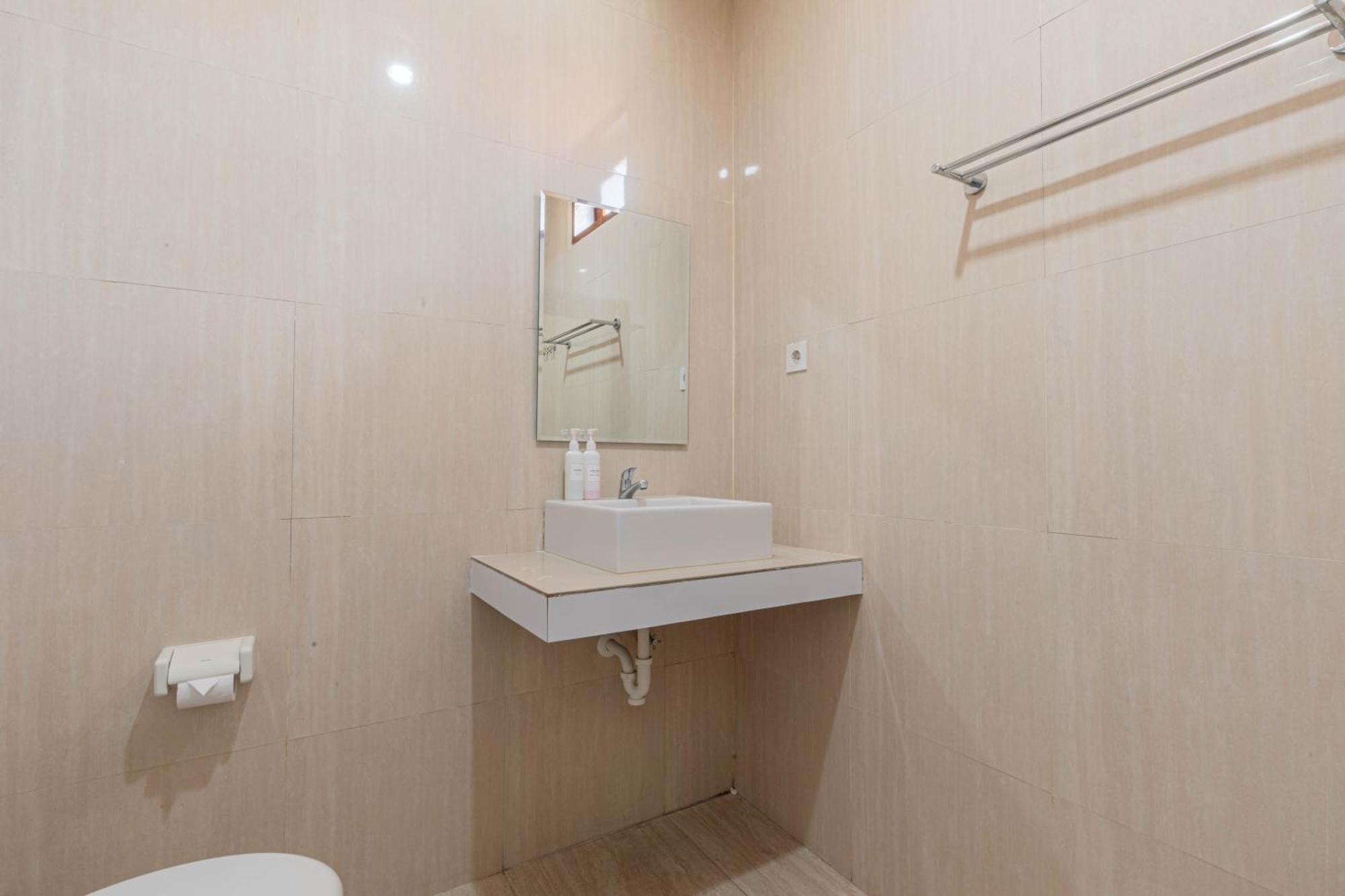 Komala Homestay Canggu Екстериор снимка